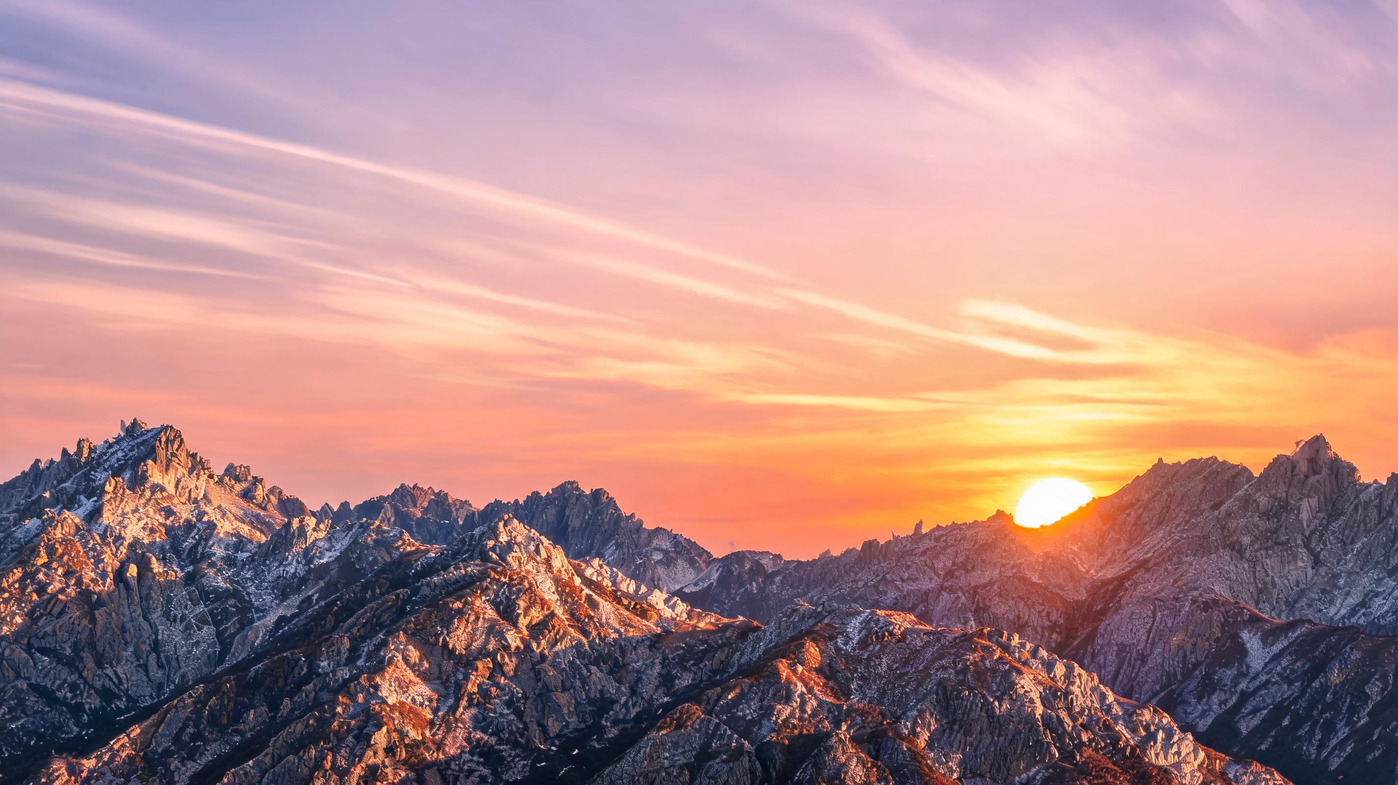 Time lapse de coucher de soleil sur montagne
